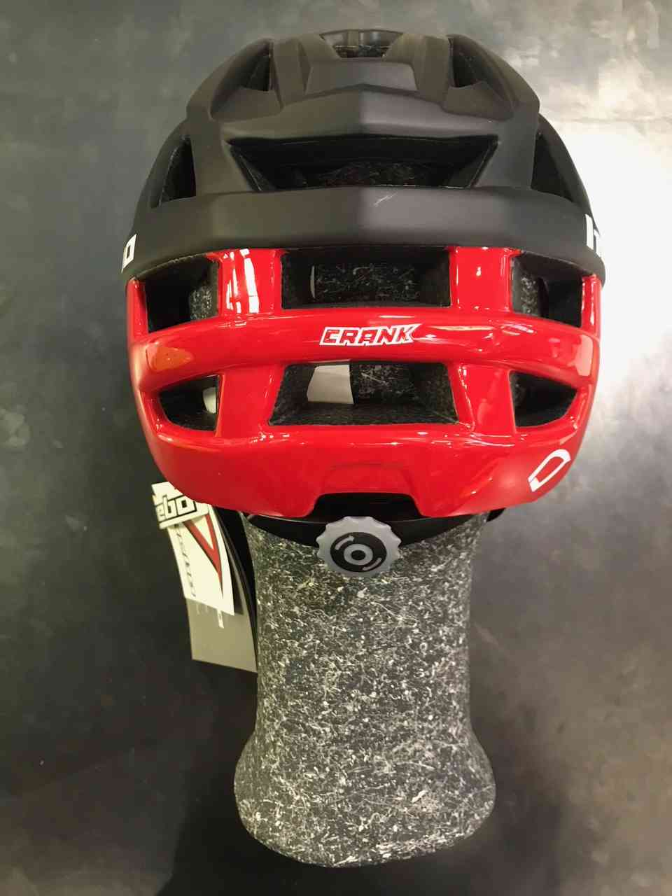Casco Crank  NUOVO!!! LEGGERISSIMO E CONFORTEVOLE